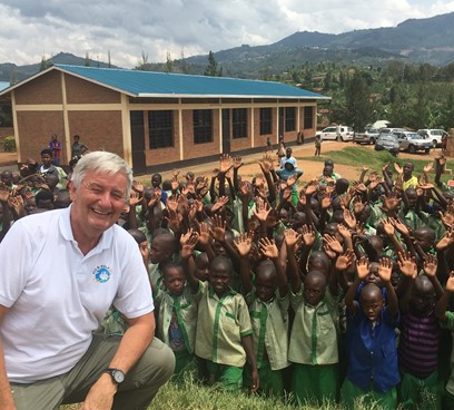 Erfolgreicher Jahresstart – FLY & HELP weiht in Afrika 10 Schulen ein 
