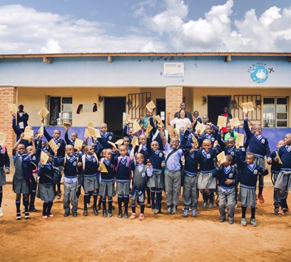 Alle 3,5 Tage entsteht eine neue FLY & HELP-Schule
