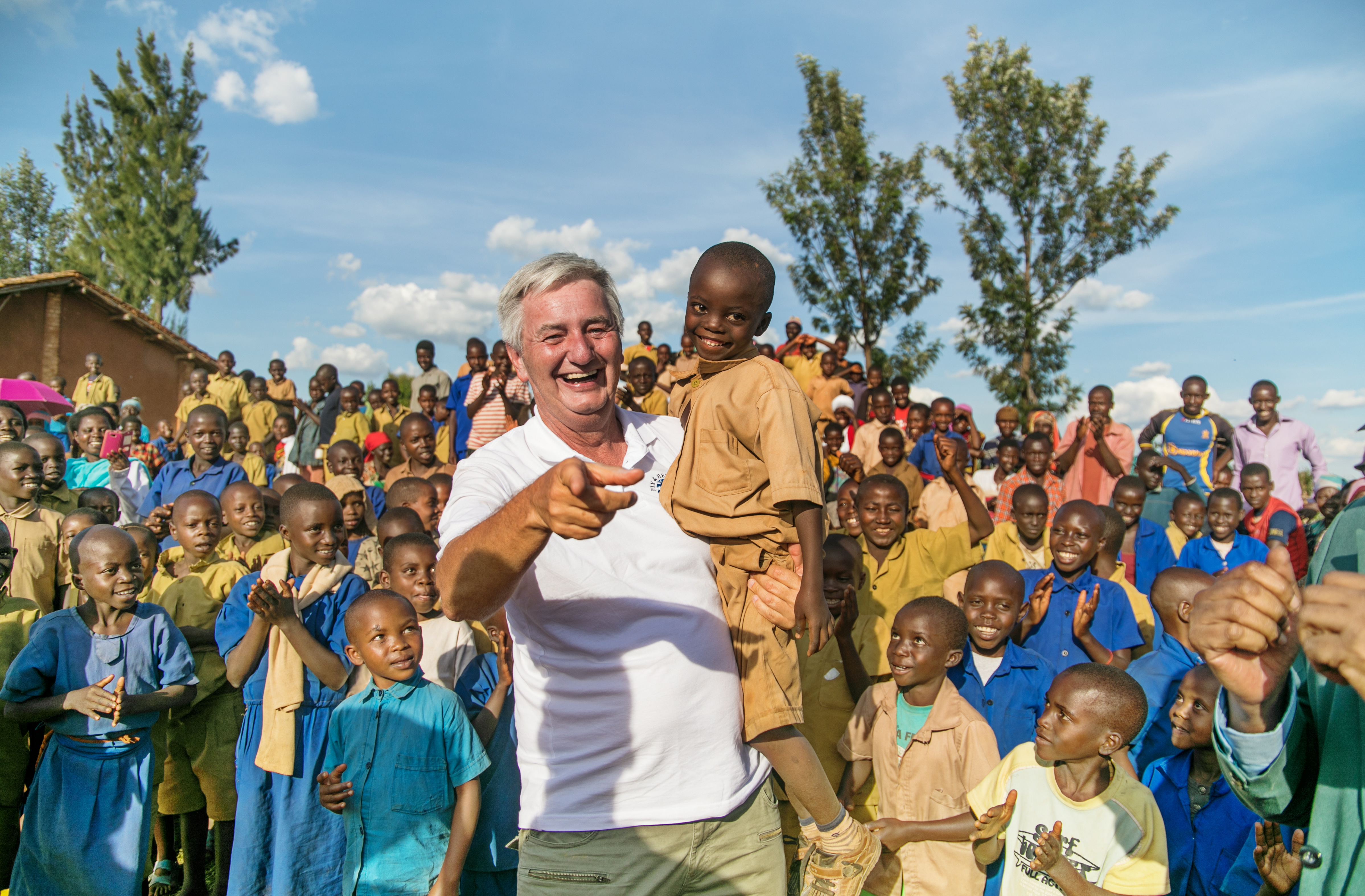 Unsere Schulkinder sagen weltweit DANKE für 1000 FLY & HELP-Schulen!