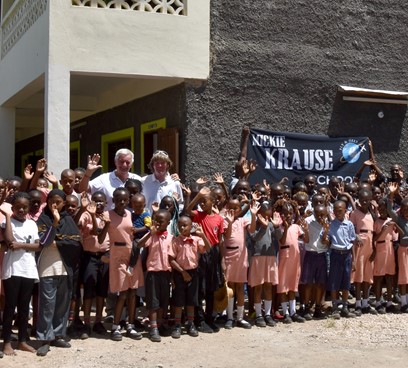Mickie Krause eröffnet Schule in Kenia
