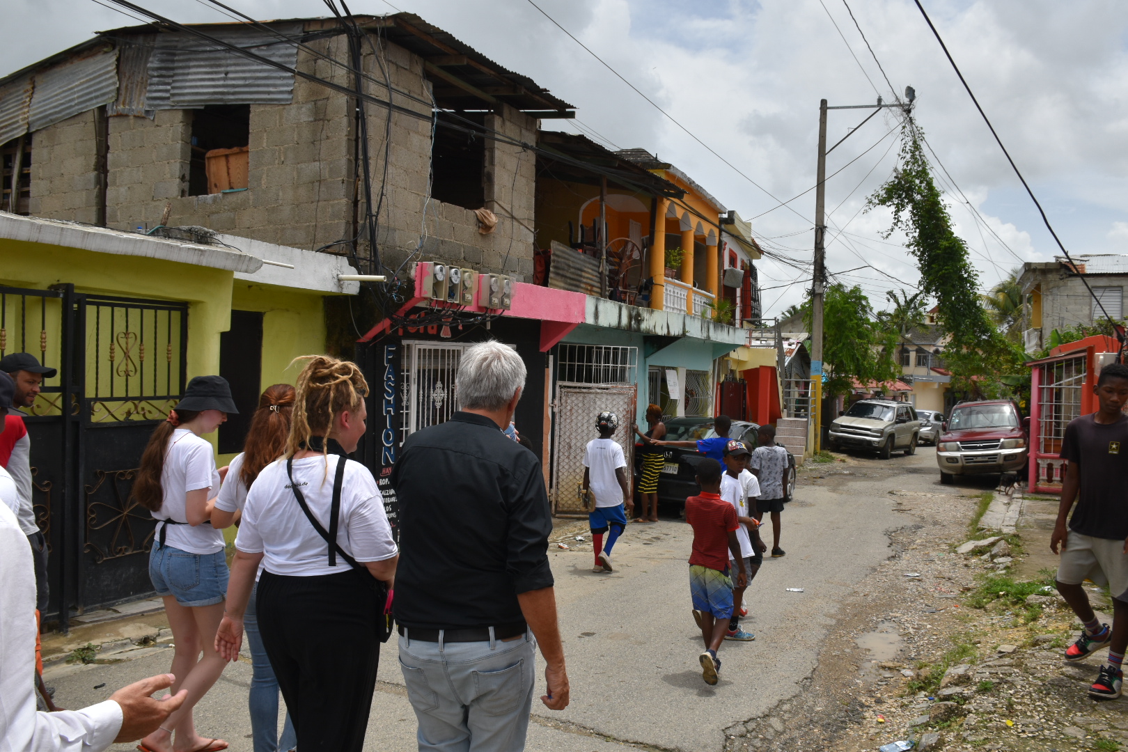 Schulbesuch - Wanderung durch die Slums