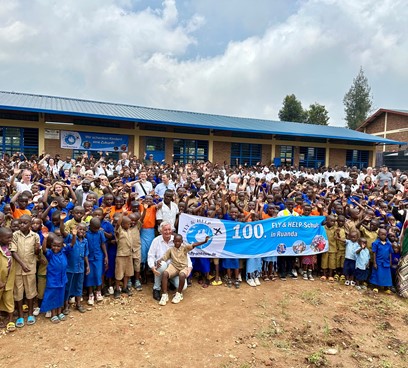 100 Schulen von FLY & HELP für Ruanda