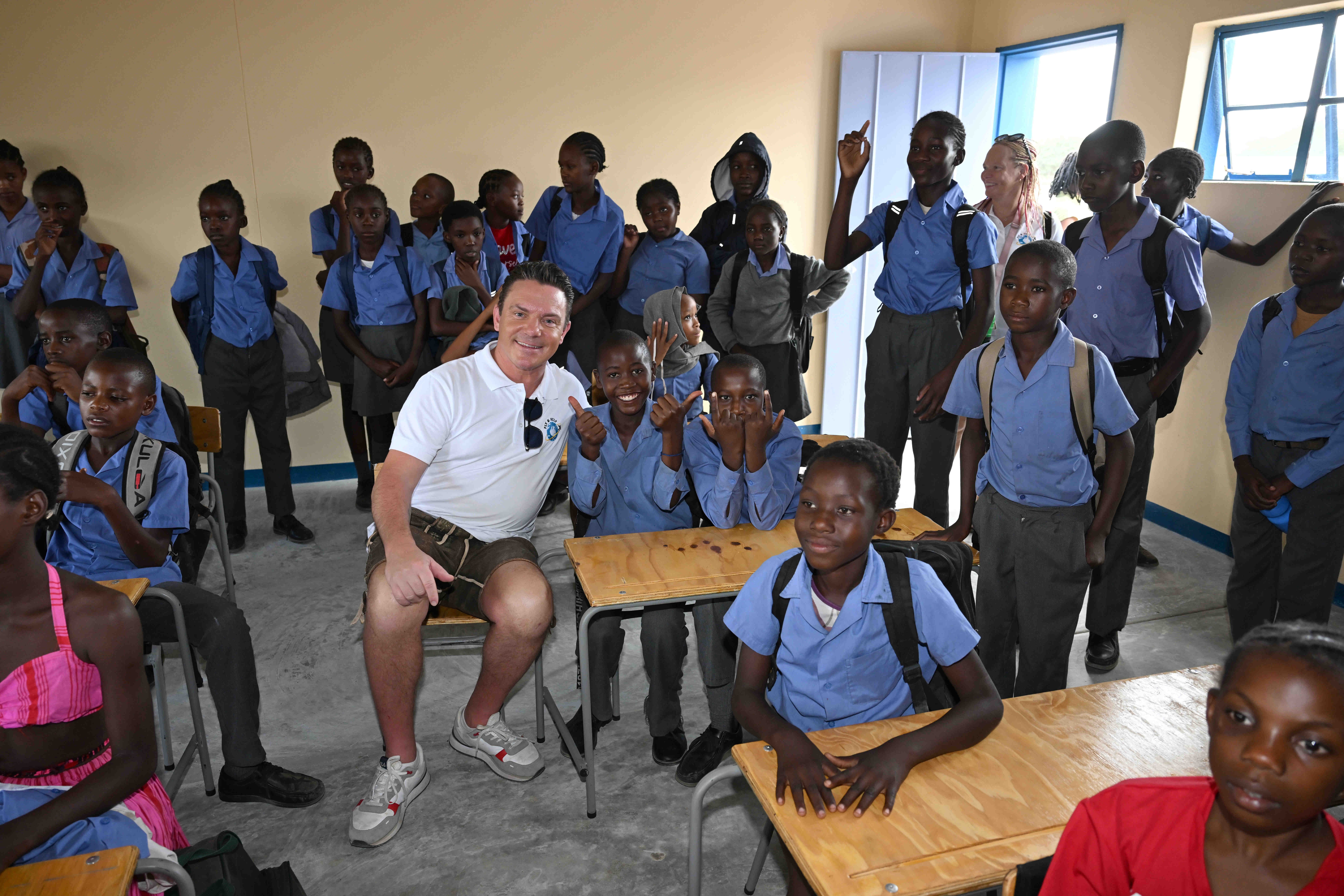 Stefan Mross finanziert und eröffnet eigenes Schulprojekt in Namibia.