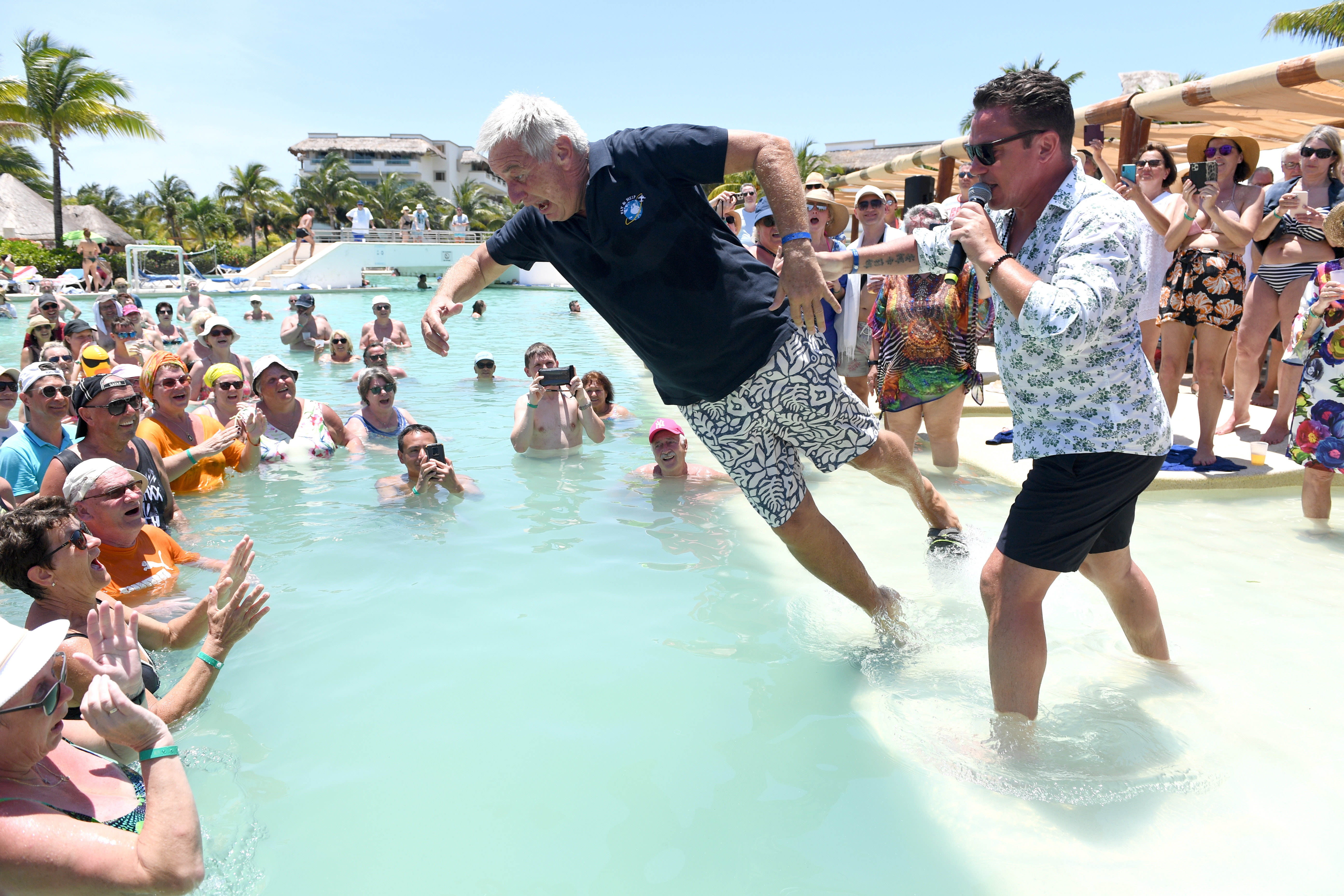 11_Poolparty 4 (c) Schneider-Press W. Breiteneicher